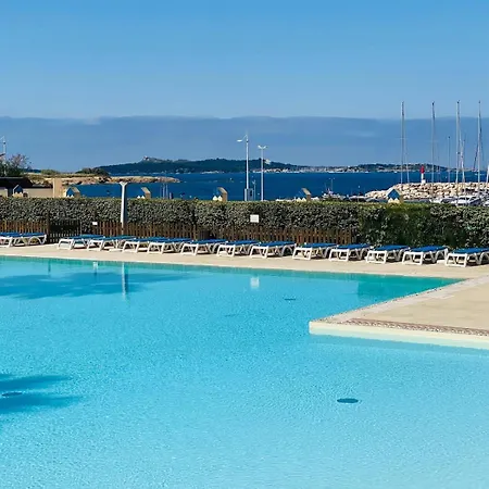 Balcon Sur La Piscine, A 200 M *
