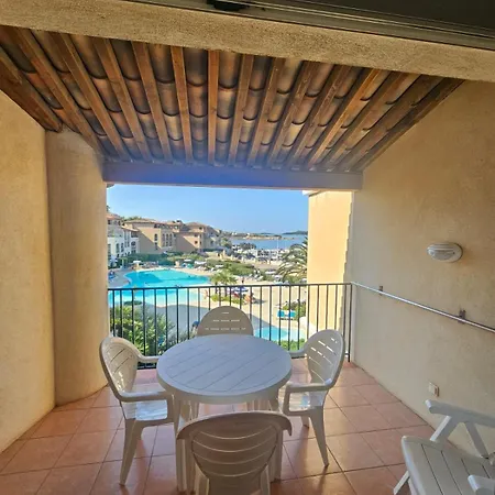 Balcon Sur La Piscine, A 200 M *