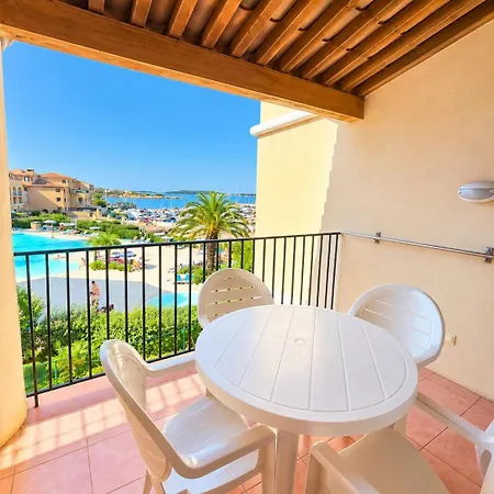 Balcon Sur La Piscine, A 200 M Apartment