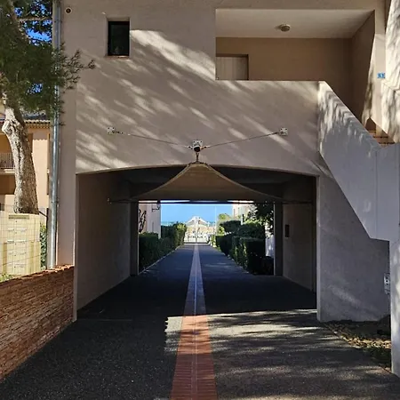 Balcon Sur La Piscine, A 200 M *
