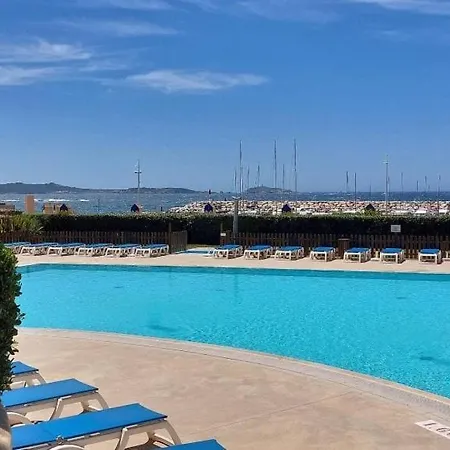 Balcon Sur La Piscine, A 200 M Apartment *