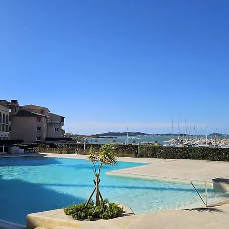Balcon Sur La Piscine, A 200 M *